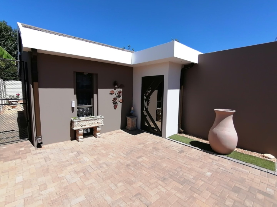 3 Bedroom Property for Sale in Langenhovenpark Free State